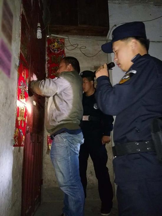 商洛地区粗心妈妈误将幼女锁家中 